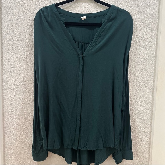 Tops - Elegant Green Women's Top dark Green size XL
